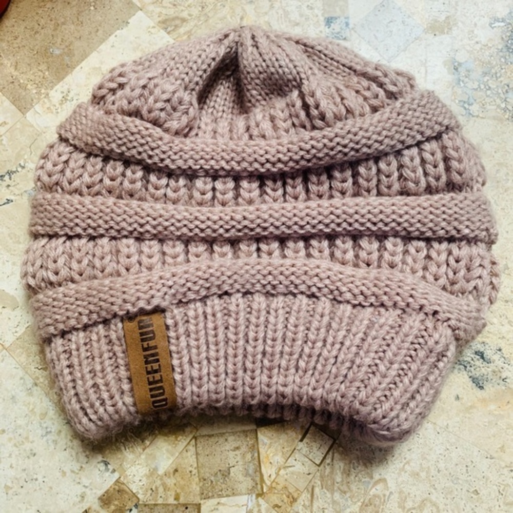 QueenFur beenie
